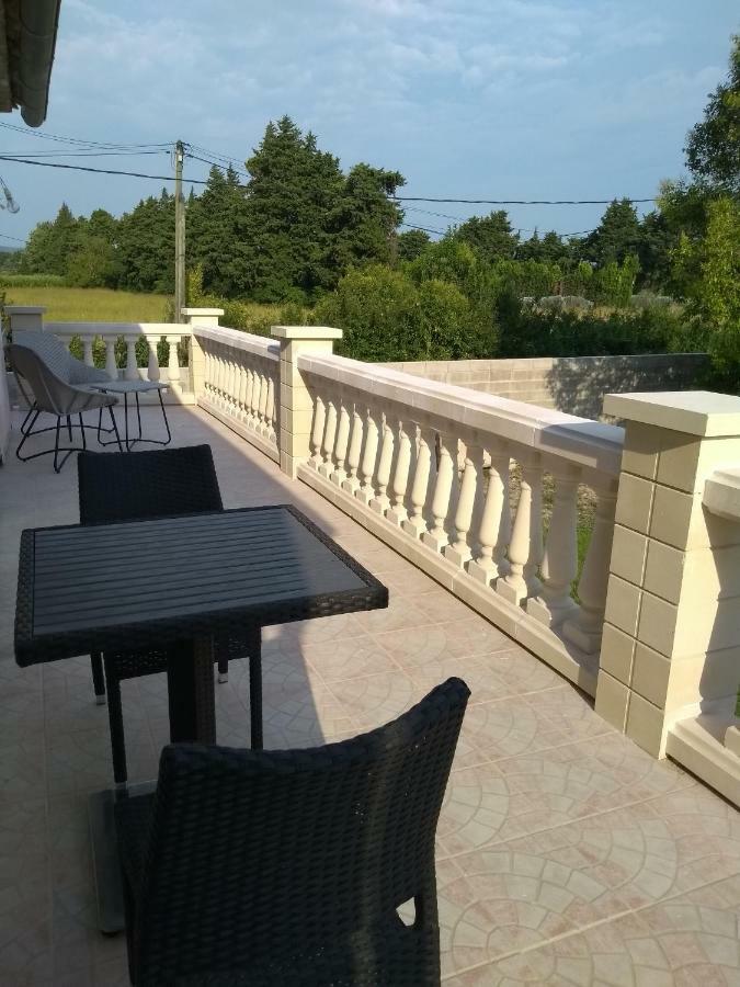 Maison 4 Etoiles Et Studio 3 Etoiles Independants Avec Piscine L'Isle-sur-la-Sorgue Luaran gambar